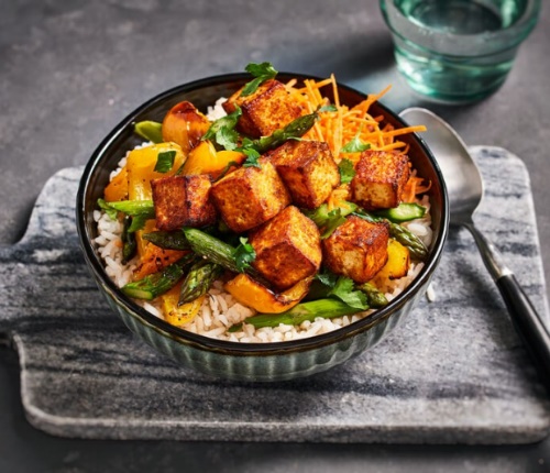 C:\Users\u00g2y4\AppData\Local\Microsoft\Windows\INetCache\Content.Word\Toverrijst-kokant-gebakken-tofu-blokjes-met-geroosterde-gele-paprika.jpg